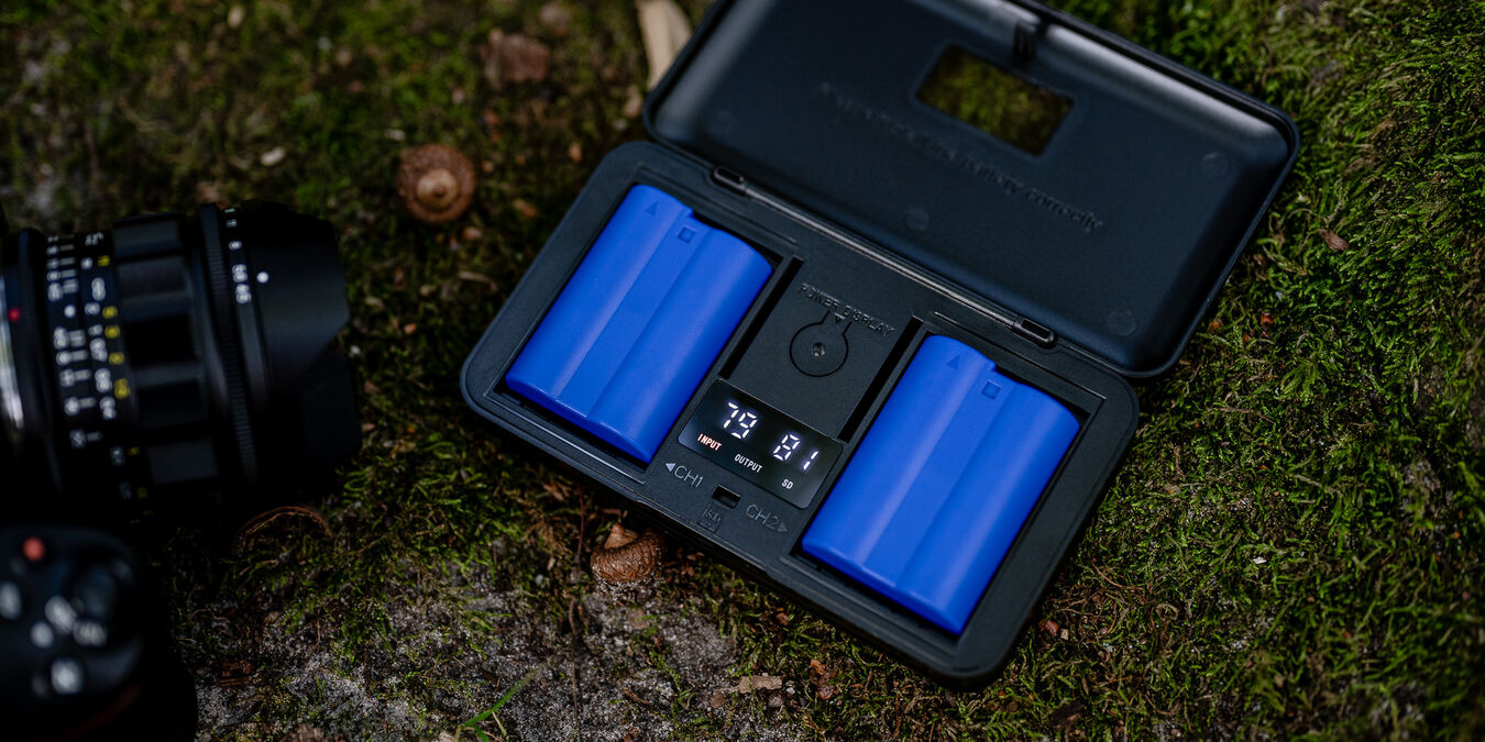 Ładowarka Newell podwójna LCD-PB-SD do Sony NP-FZ100 z funkcją powerbanku i czytnikiem kart SD