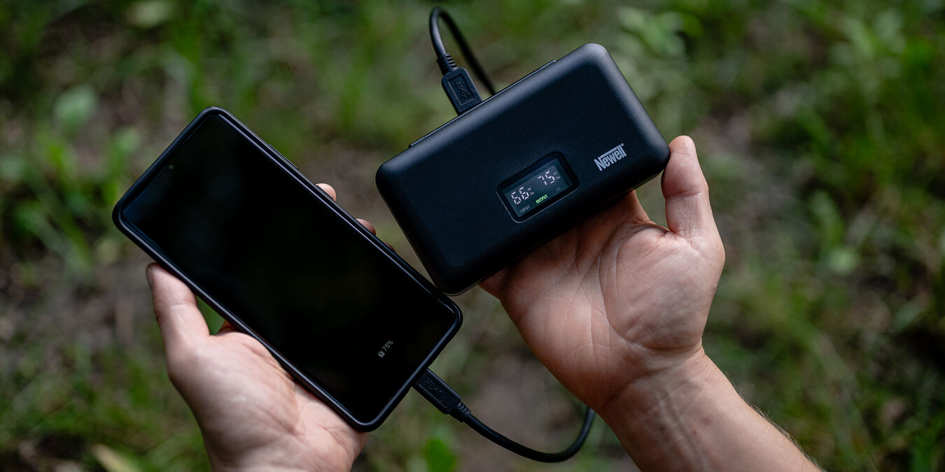 Ładowarka Newell podwójna LCD-PB-SD do Sony NP-FZ100 z funkcją powerbanku i czytnikiem kart SD