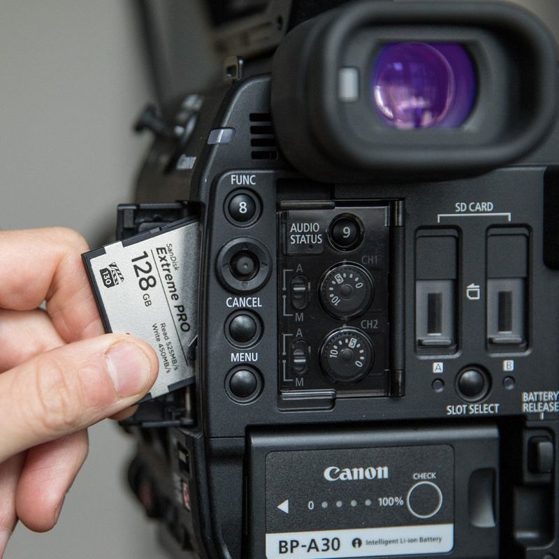 Kamera Canon Cinema EOS C200 4K + Canon 24-105/4 L IS II USM