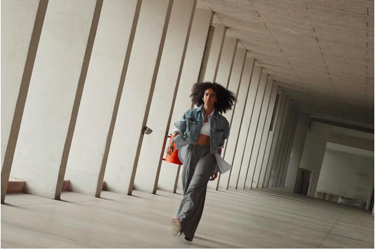 Bezlusterkowiec Sony A7C II (srebrny) + Obiektyw Sony FE 40mm f/2,5 G Lens SEL40F25G