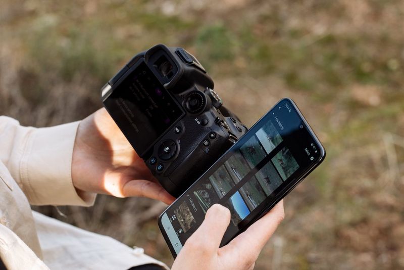 Canon R7 oraz smartfon zdalne kopiowanie zdjęć i publikowanie treści