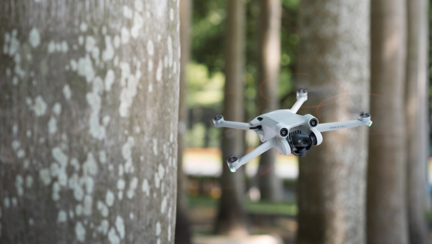 Unikanie przeszkód przez drona DJI mini 3 pro