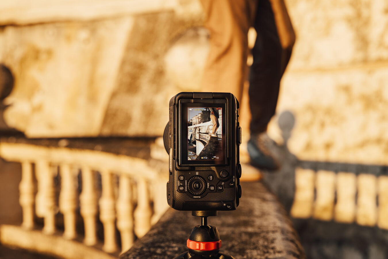 Bezlusterkowiec Canon EOS R6 V + RF 20-50/4 L IS USM PZ - nowość PRZEDSPRZEDAŻ