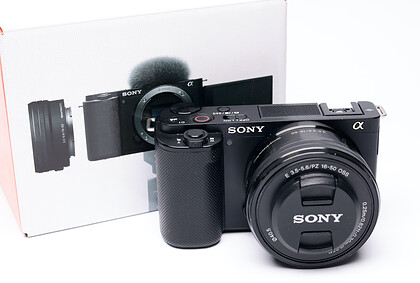 Aparat Sony ZV-E10 + Obiektyw Sony E PZ 16-50mm f/3,5-5,6 OSS - sn:6596697 - Używany *Gwarancja do 2026-02-02