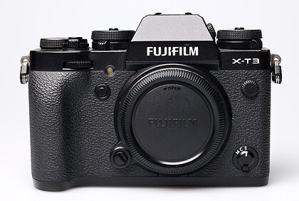 Bezlusterkowiec Fujifilm X-T3 + VG-XT3 (czarny)- Używany