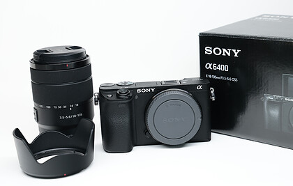 Bezlusterkowiec Sony A6400 + Sony E 18-135 f/3.5-5.6 OSS - sn:4020980 - Używany *Gwarancja do 21.08.2027