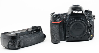 Lustrzanka Nikon D750 - sn:6178401 + Grip Nikon MB-D16 - Używany