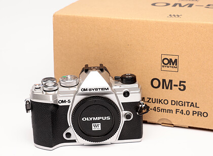 Bezlusterkowiec OM System OM-5 (body) (srebrny) - BJNA06933 - Komis