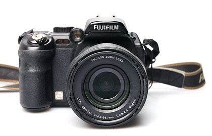 Fuji FinePix S9600 + Fujifilm WL-FXS6 0.8x wide Conversion Lens - Komis
