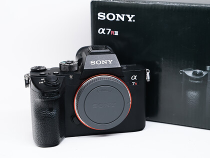 Bezlusterkowiec Sony A7R III - sn:3796903 - Używany