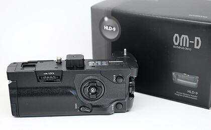 Uchwyt zasilający grip Olympus HLD-9 do E-M1 mark II - sn:000AHCBAD - Używamy
