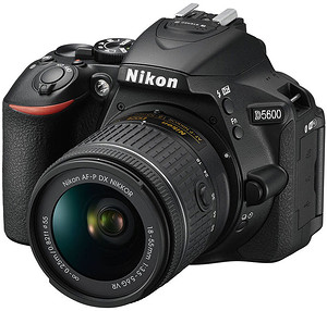 Lustrzanka Nikon D5600 + Nikkor AF-P DX 18-55mm f/3,5-5,6G VR